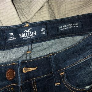 super cute hollister jeans!